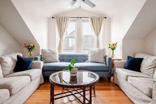 NEW! Family-Friendly Getaway < 1 Mi to Dtwn Salem! w Roof Deck & Tiki Bar