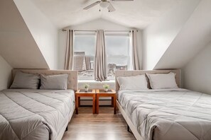 3 chambres, bureau, fer et planche à repasser, lit parapluie