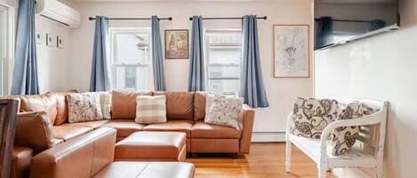 Smart TV, books, stereo