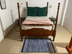 1 dormitori, planxa i posts de planxar, wifi i roba de llit 