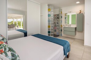 2 bedrooms, iron/ironing board, internet, bed sheets