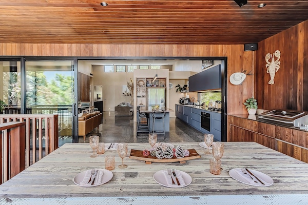 Outdoor dinning area