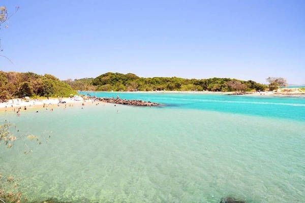 Torakina Beach is perfect for families and kids.