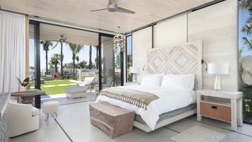 ميني بار وخزنة داخل الغرفة وستائر تعتيم ومكواة/لوح كي