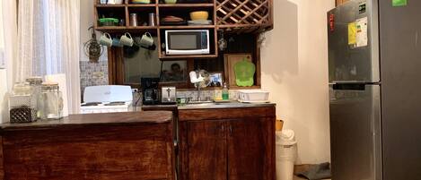 電子レンジ、コーヒー / ティーメーカー、調理器具と食器