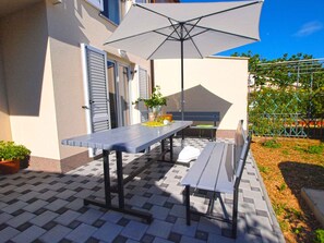 تناول الطعام بالخارج