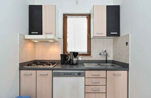 Køleskab, mikrobølgeovn, ovn, kogeplade