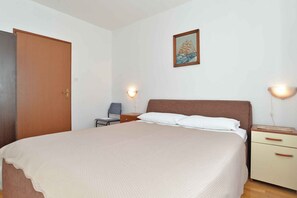 1 bedroom, iron/ironing board, Internet