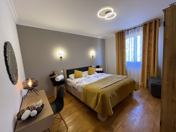 6 bedrooms, desk, iron/ironing board, travel cot - Large-capacity group gîte with outdoor SAUNA and JACUZZI (Saint-Léonard)