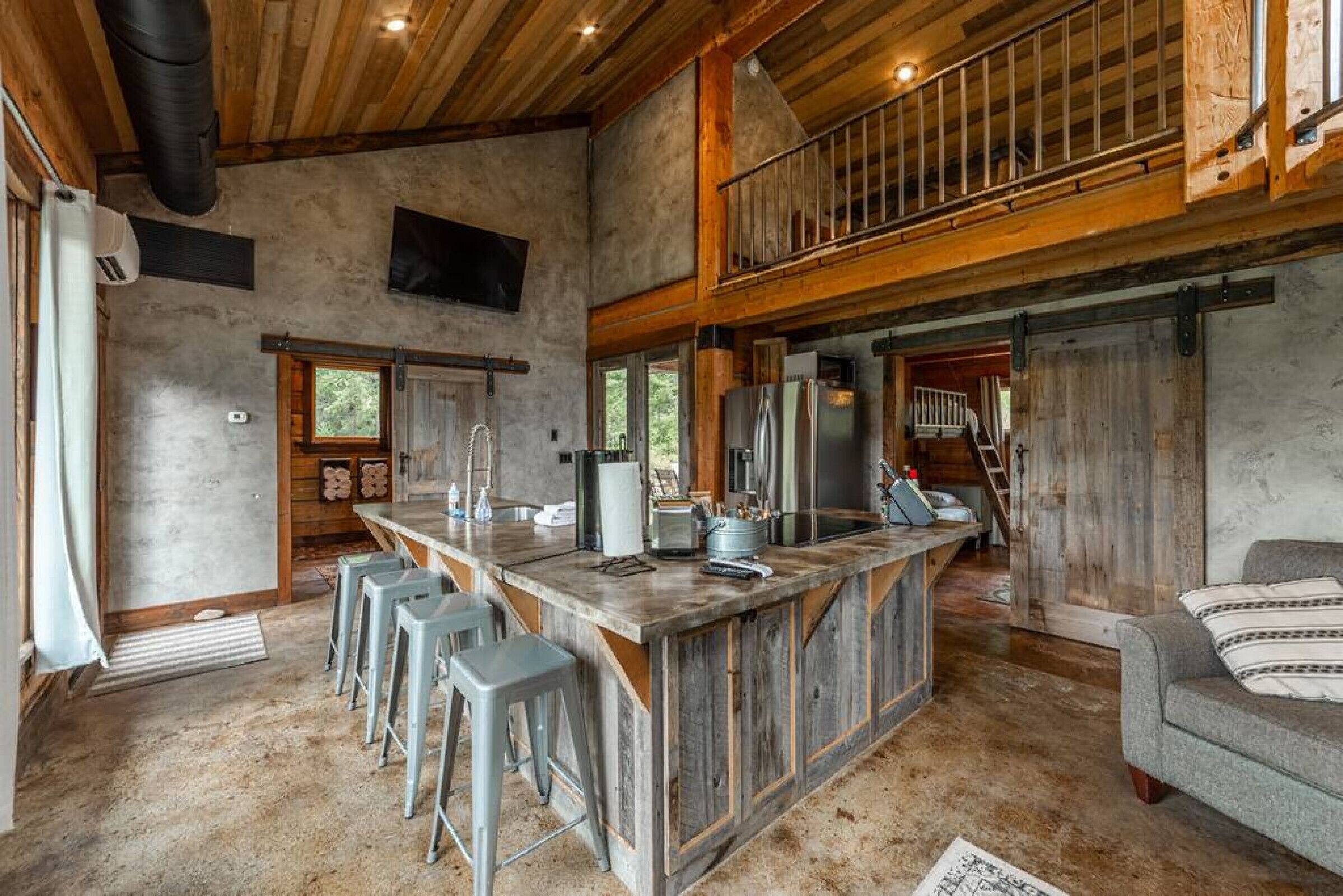 Cozy cabin outside Glacier National Park. Private hot tub + pet-friendly!