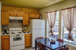 Fridge, microwave, oven, stovetop - Duplex Cabin at The Woolly Bugger Inn (#15) (Estes Park)