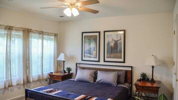 2 soverom, strykejern/-brett, internettilgang og sengetøy