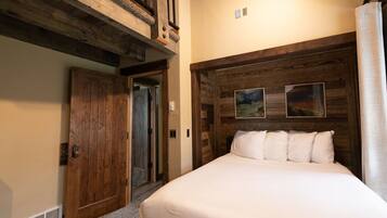 2 bedrooms, iron/ironing board, travel cot, free WiFi