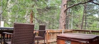 Marmot Mini Cabin (Unit 7) at The Woolly Bugger Inn