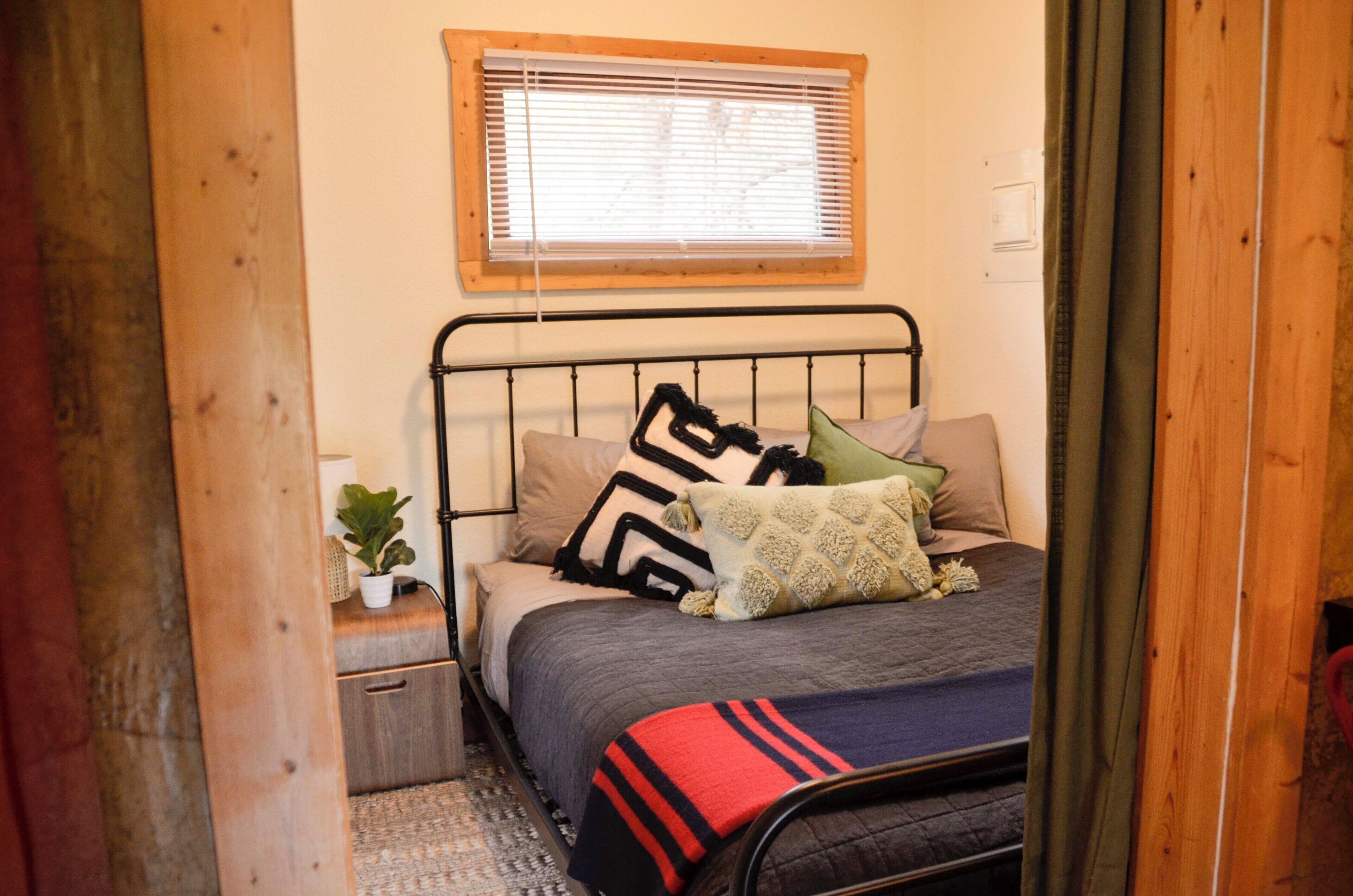 1 chambre, fer et planche à repasser, accès Internet, draps fournis