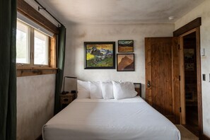 2 bedrooms, travel crib, free WiFi, bed sheets