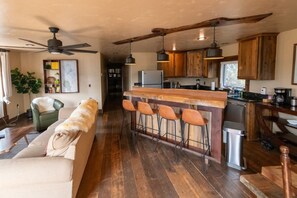 Smart TV, books - Lynx Loft (Snowcat Cabins at Glacier National Park) (Coram)