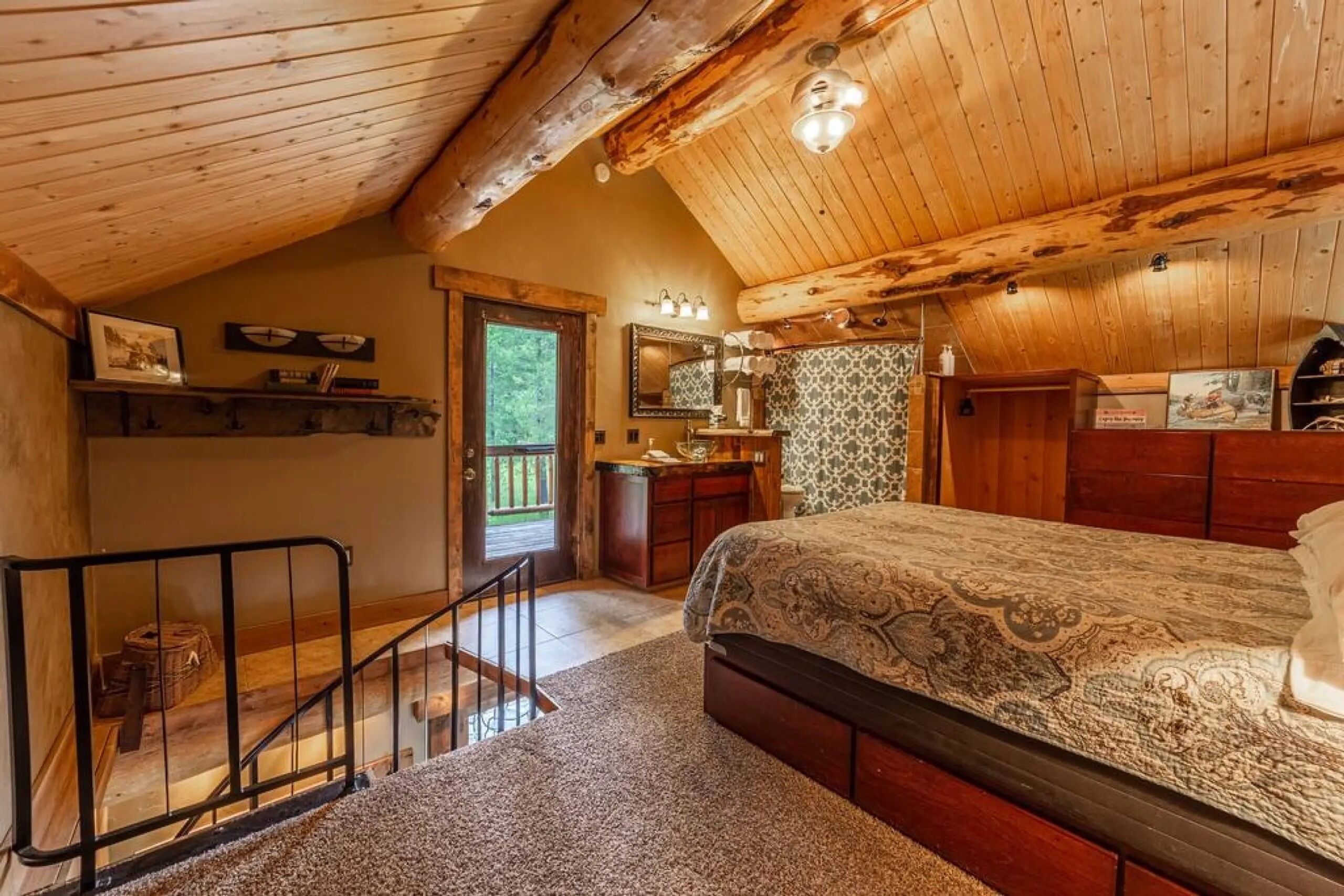 1 bedroom, travel cot, WiFi, bed sheets