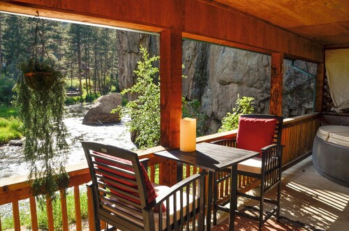 Canyon Cabin (Unit 17) at The Woolly Bugger Inn