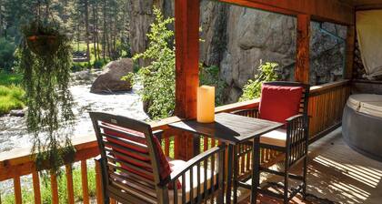 Canyon Cabin (Unit 17) at The Woolly Bugger Inn