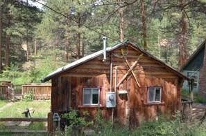 Property grounds - Beaver Lodge at The Woolly Bugger Inn (#14) (Estes Park)