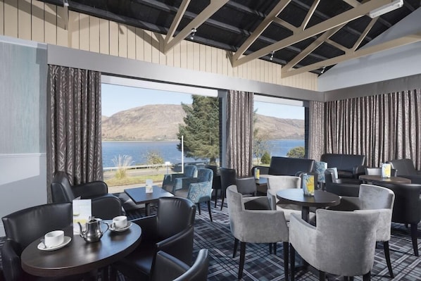 Outdoor dining - Caledonian Hotel (Fort William)