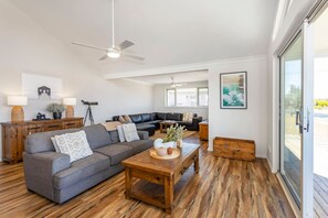 TV, fireplace - Chic coastal holiday home (Ledge Point)