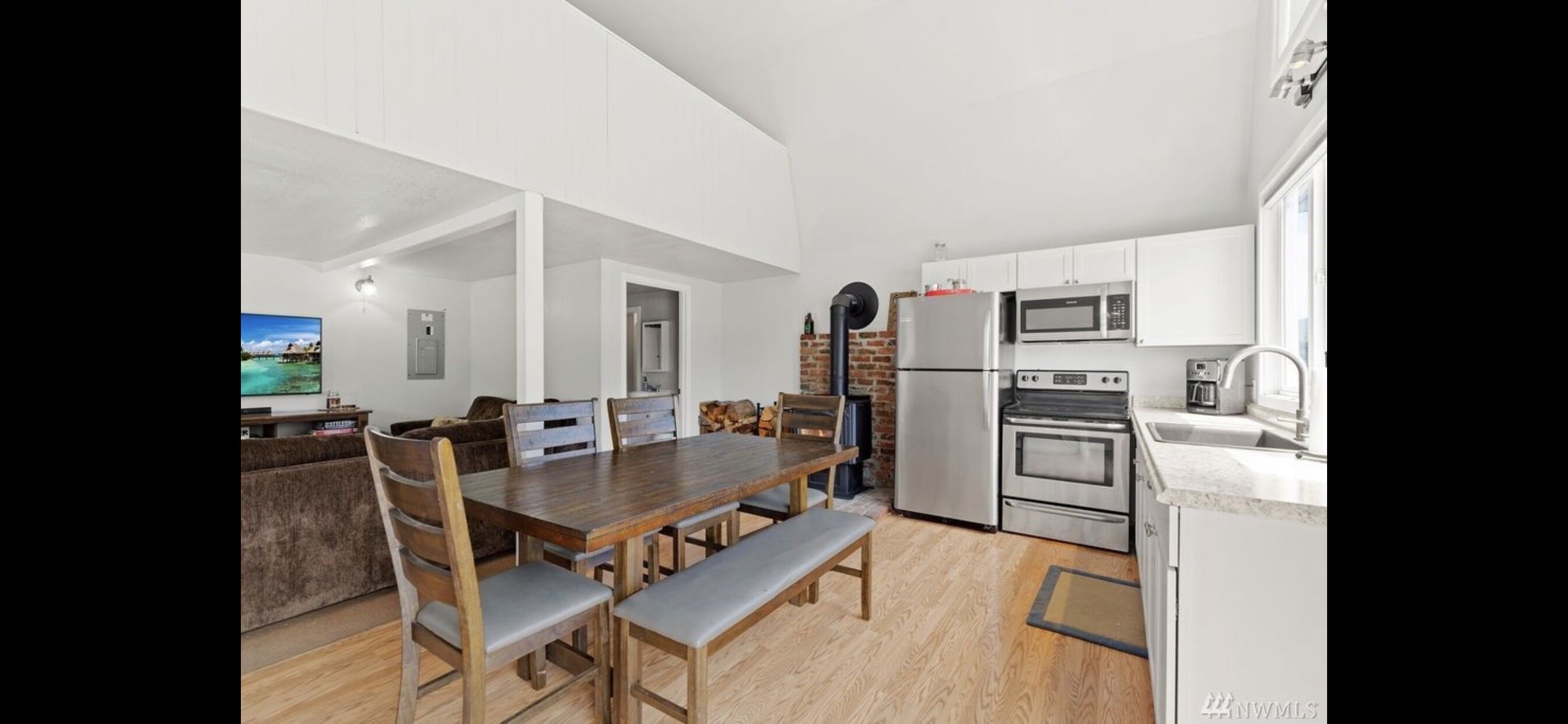 Peaceful Lakehouse Loft on Ohop