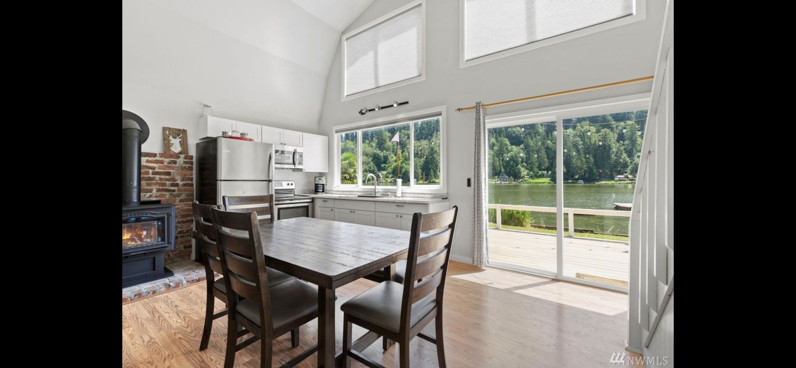 Peaceful Lakehouse Loft on Ohop