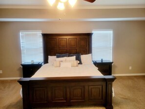6 Schlafzimmer, Schreibtisch, Bügeleisen/Bügelbrett, kostenloses WLAN
