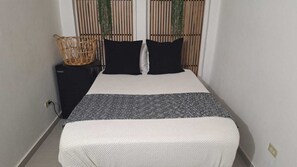 1 slaapkamer, een strijkplank/strijkijzer, wifi, beddengoed