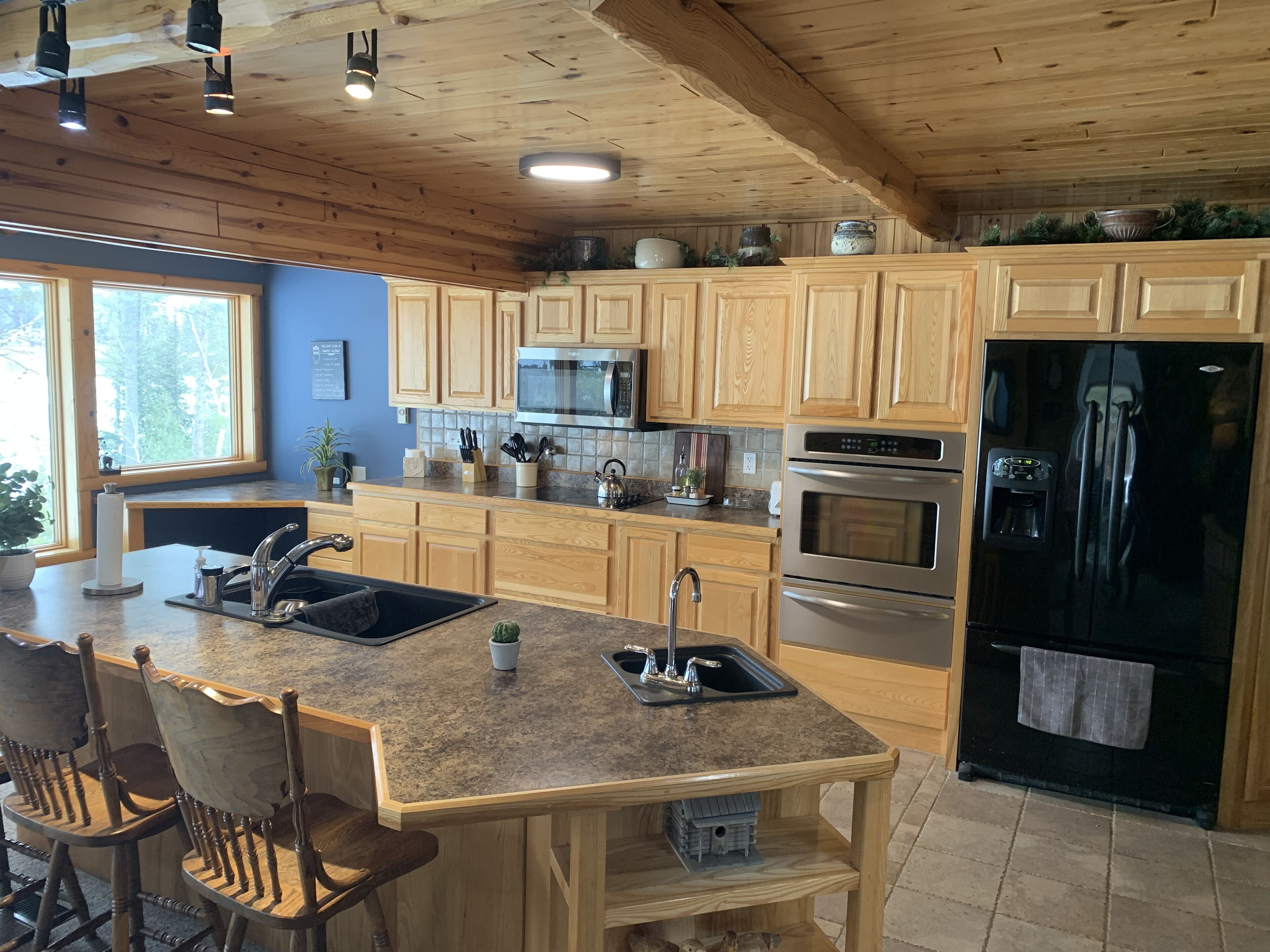 Large Lakefront Home with Inground Heated Pool - Sleeps 23+