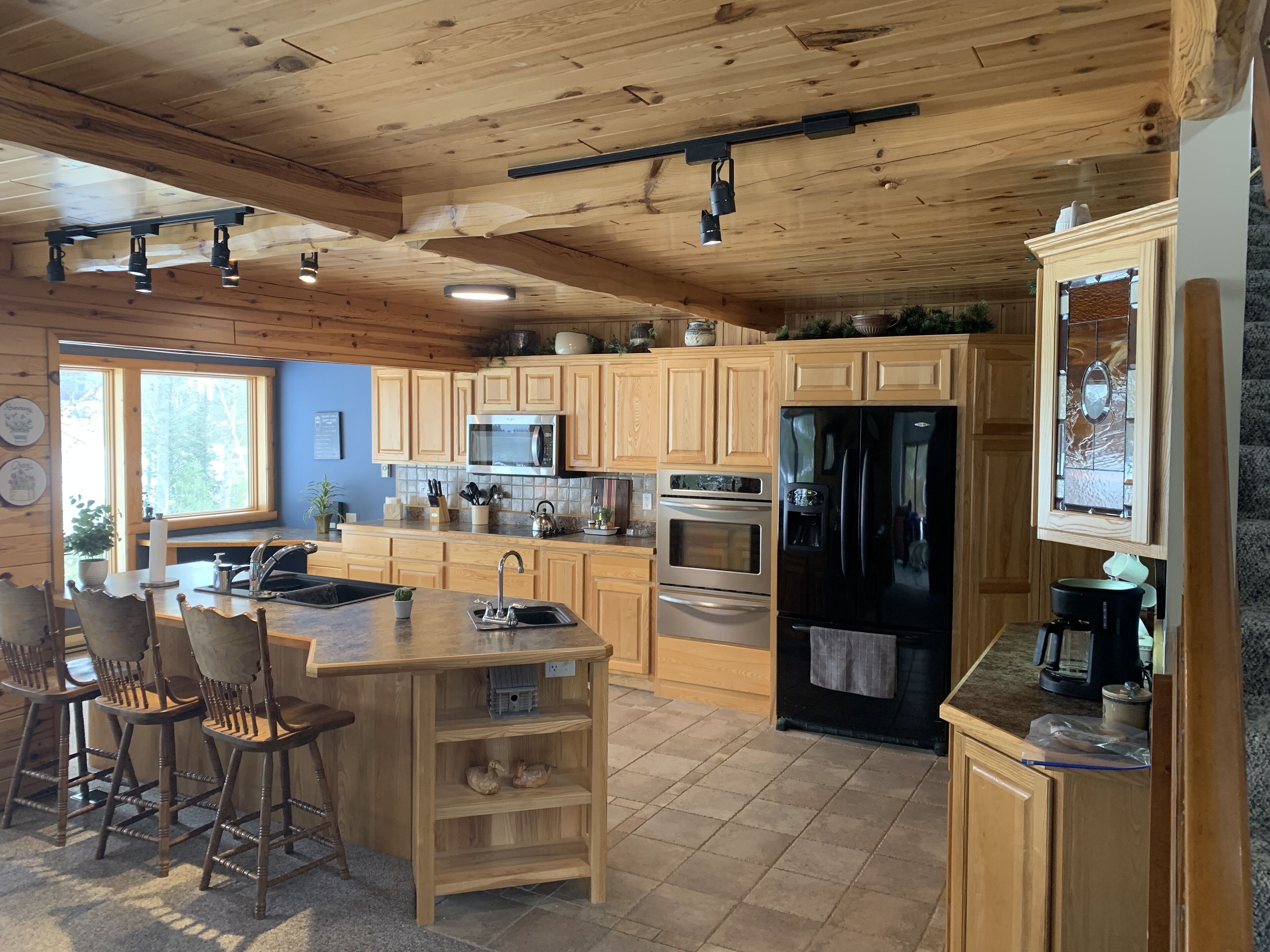 Large Lakefront Home with Inground Heated Pool - Sleeps 23+