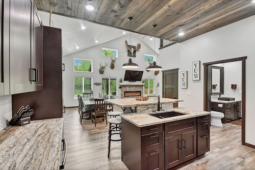 ❗️The Lodge Door Co. Luxury Barndo, Relax, Make Memories❗️