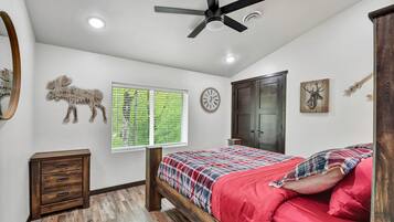 3 bedrooms, travel crib, WiFi, bed sheets