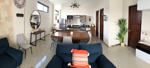 Chambre quadruple présidentielle, 3 chambres, vue sur la ville, au bord de la piscine | Intérieur