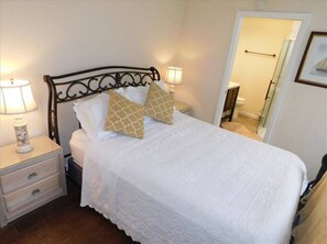 3 bedrooms, iron/ironing board, WiFi