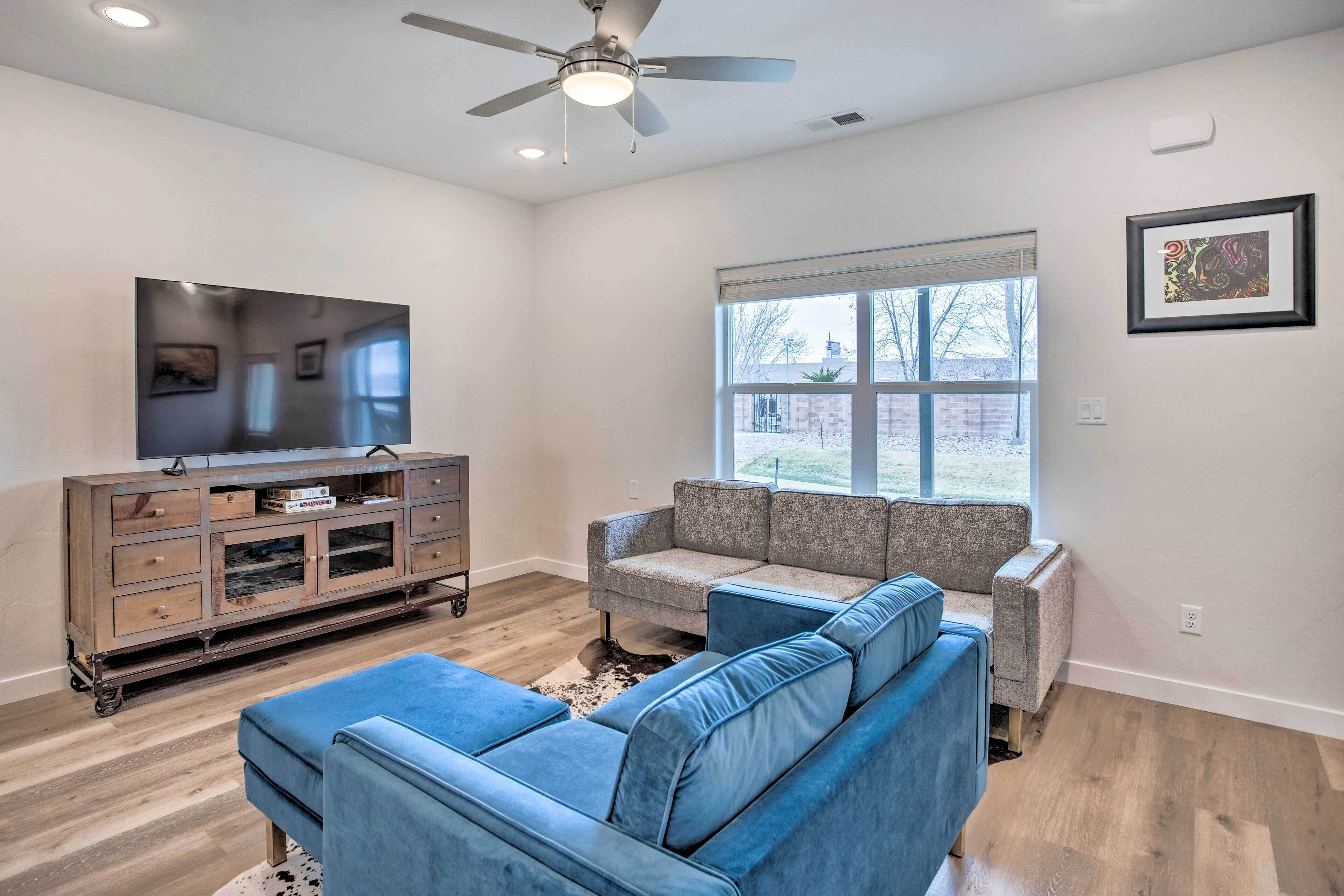 Modern Townhome ~ 3 Mi to Dtwn Grand Junction