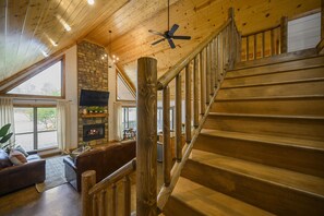 TV connectée, cheminée, jeux vidéo, baby-foot