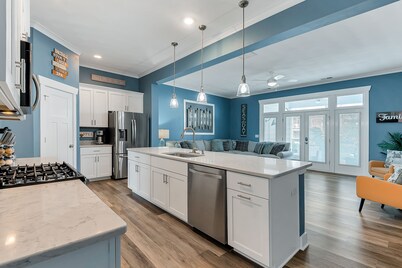 5 BR Beauty, Spacious in Best Location! <3 of VIBE District