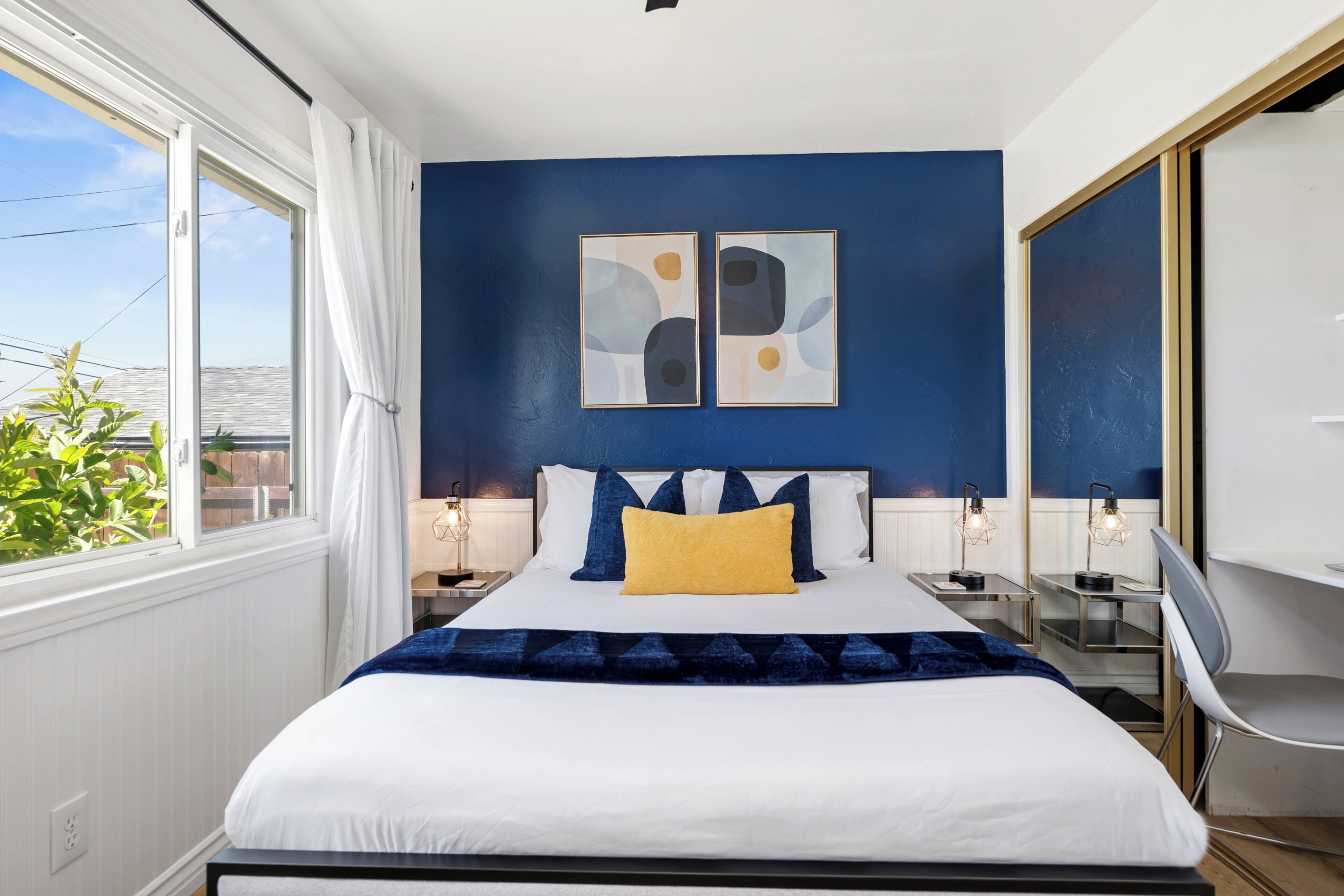 4 bedrooms, desk, iron/ironing board, free WiFi