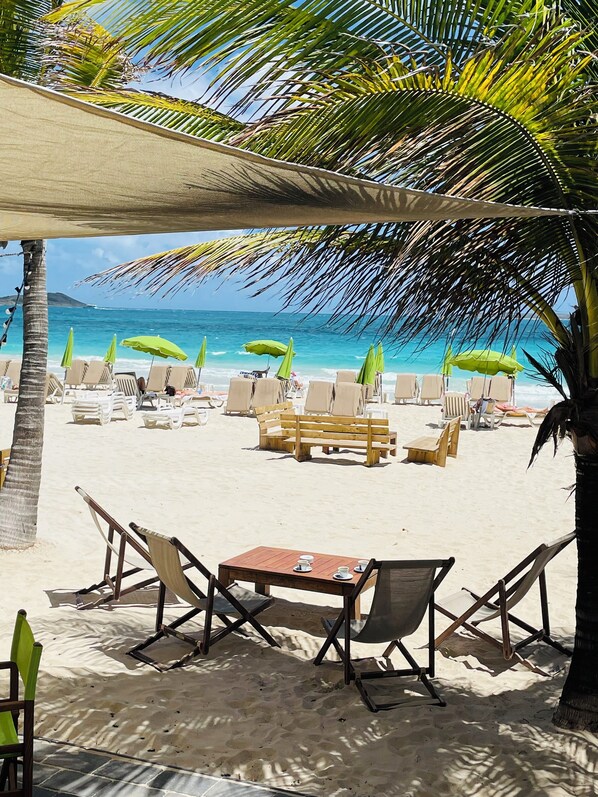 Beach nearby, sun loungers, beach towels