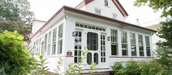 Cozy cottage on iconic tree lined Washington Street