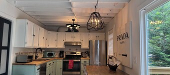 Renovated Jiminy Peak Townhouse: Walk to Slopes, Lodge, and Mountain Rides
