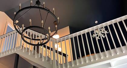 On Jiminy Peak Resort - Sleeps 9-10 - Pool, Hot Tub & Sauna