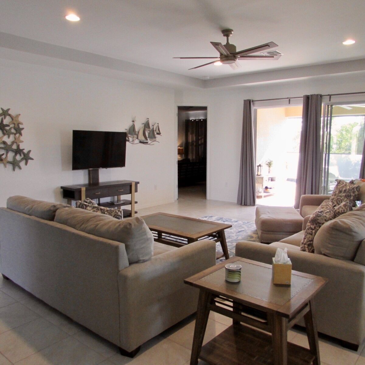 ❤🌴 Spacious home, private heated pool and spa 🌴❤