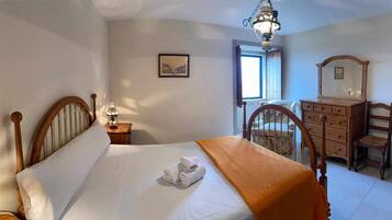 4 chambres, fer et planche Ă repasser, draps fournis