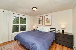 2 bedrooms, desk, iron/ironing board, travel crib