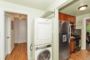 雪櫃、微波爐、焗爐、爐具