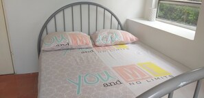 3 bedrooms, desk, iron/ironing board, free WiFi - A place to call HOME (Willemstad)